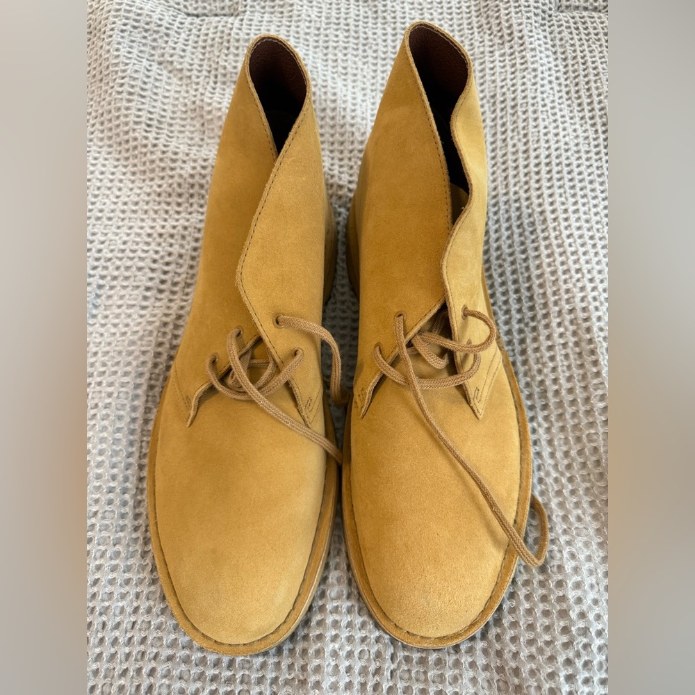 Clarks Men's Tan Suede Chukka Boots
